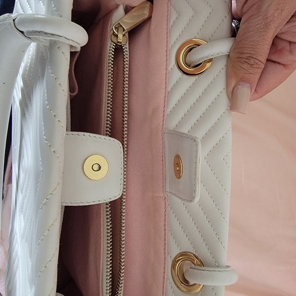 BALLY Manuela Diamond Quilted Handbag White Leather with Logo Tassel Charm - Picture 13 of 16